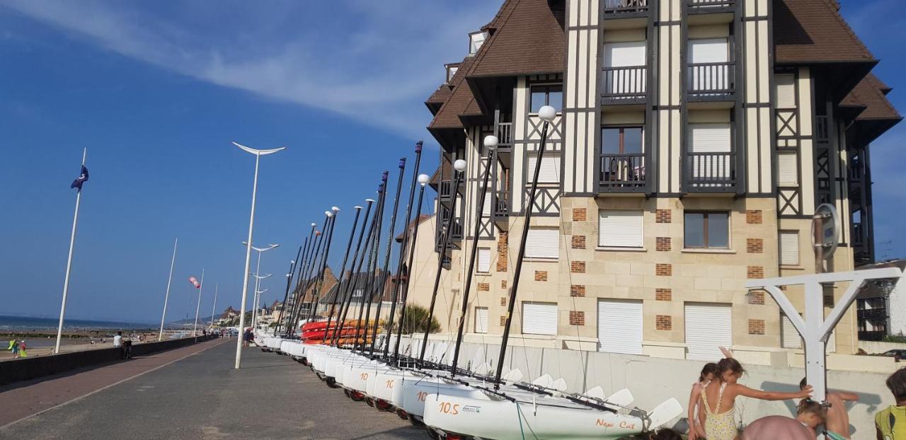 Le Yacht Club1 Apartment บลอนวิลล์-ซัวร์-แมร์ ภายนอก รูปภาพ