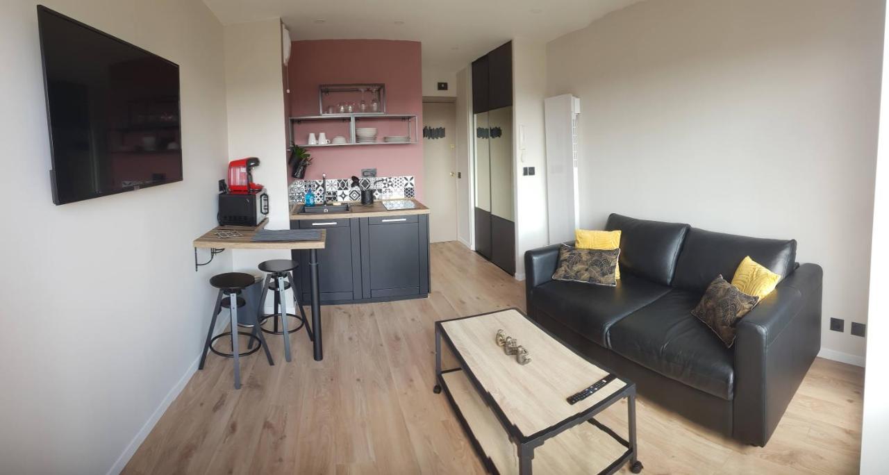 Le Yacht Club1 Apartment บลอนวิลล์-ซัวร์-แมร์ ภายนอก รูปภาพ